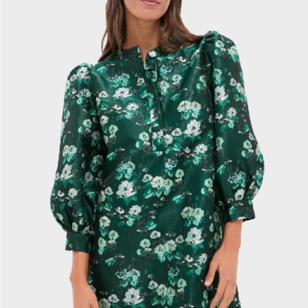 POMANDER PLACE by Tuckernuck 
Emerald Magnolia Floral Jacquard Samantha Dress